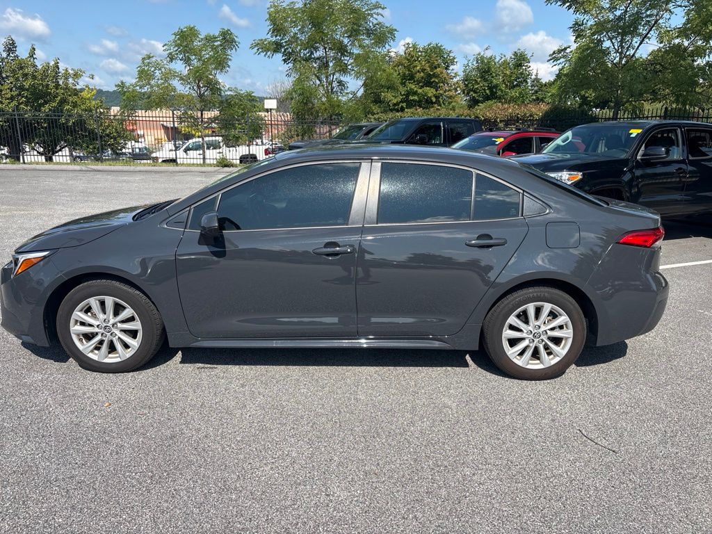 Used 2024  Toyota LE image 7
