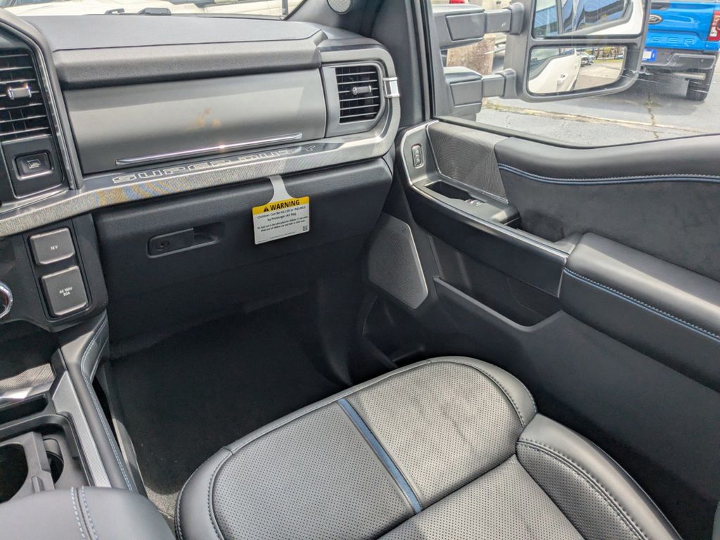 2025 Ford F-350 Super Duty Platinum
