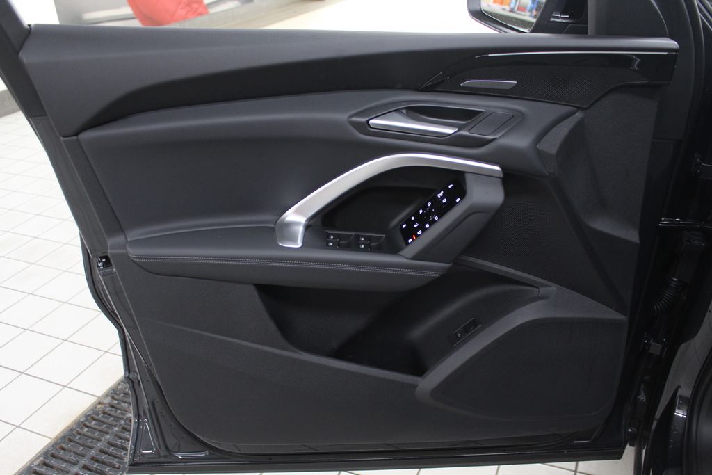 Thumbnail: 2025 Audi Q5 - 15