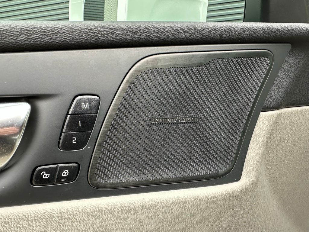 Thumbnail: 2023 Volvo XC60 - 21