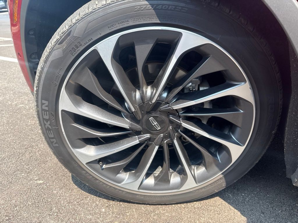 Used 2020 Red Lincoln Reserve image 14