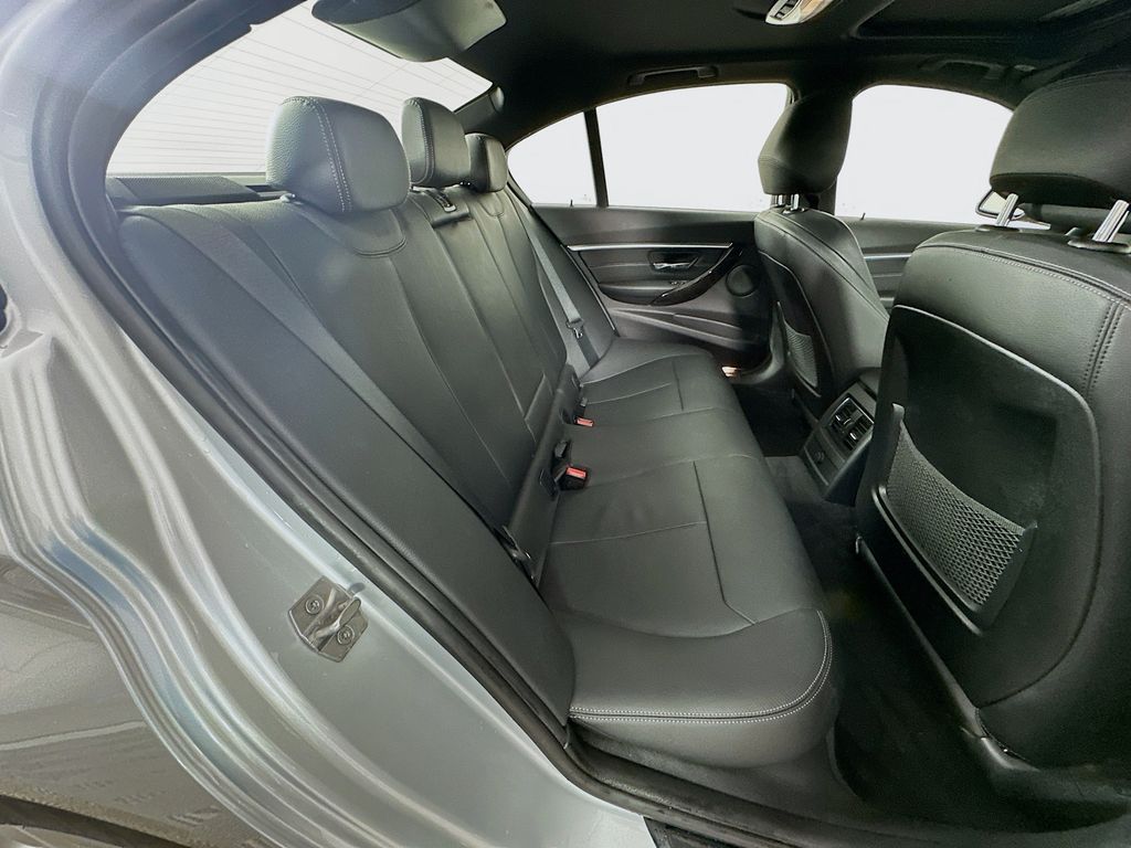 Thumbnail: 2016 BMW 3 Series - 27