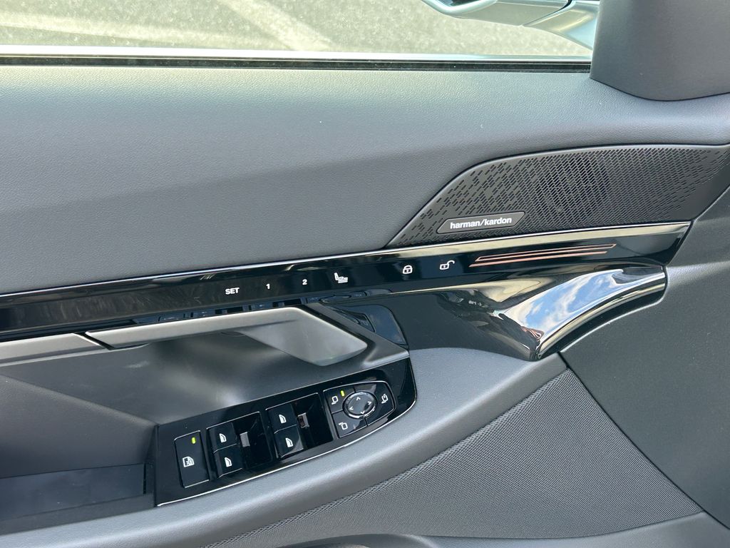 Thumbnail: 2026 BMW 5 Series - 12