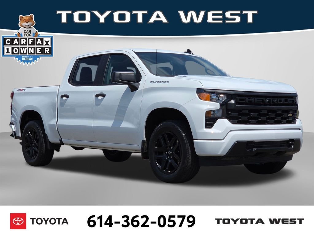 Used 2025 White Chevrolet Custom image 3