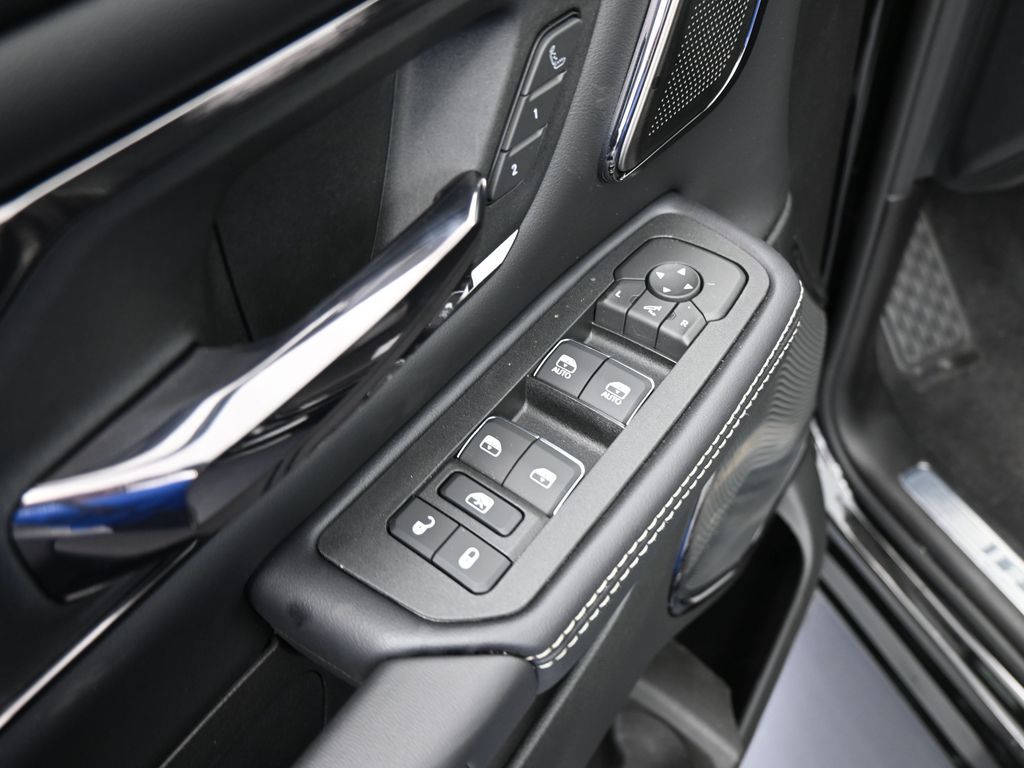 New 2026 Diamond Black Crystal Pearlcoat Ram Limited image 14