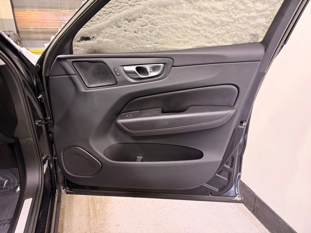 Thumbnail: 2023 Volvo XC60 - 27