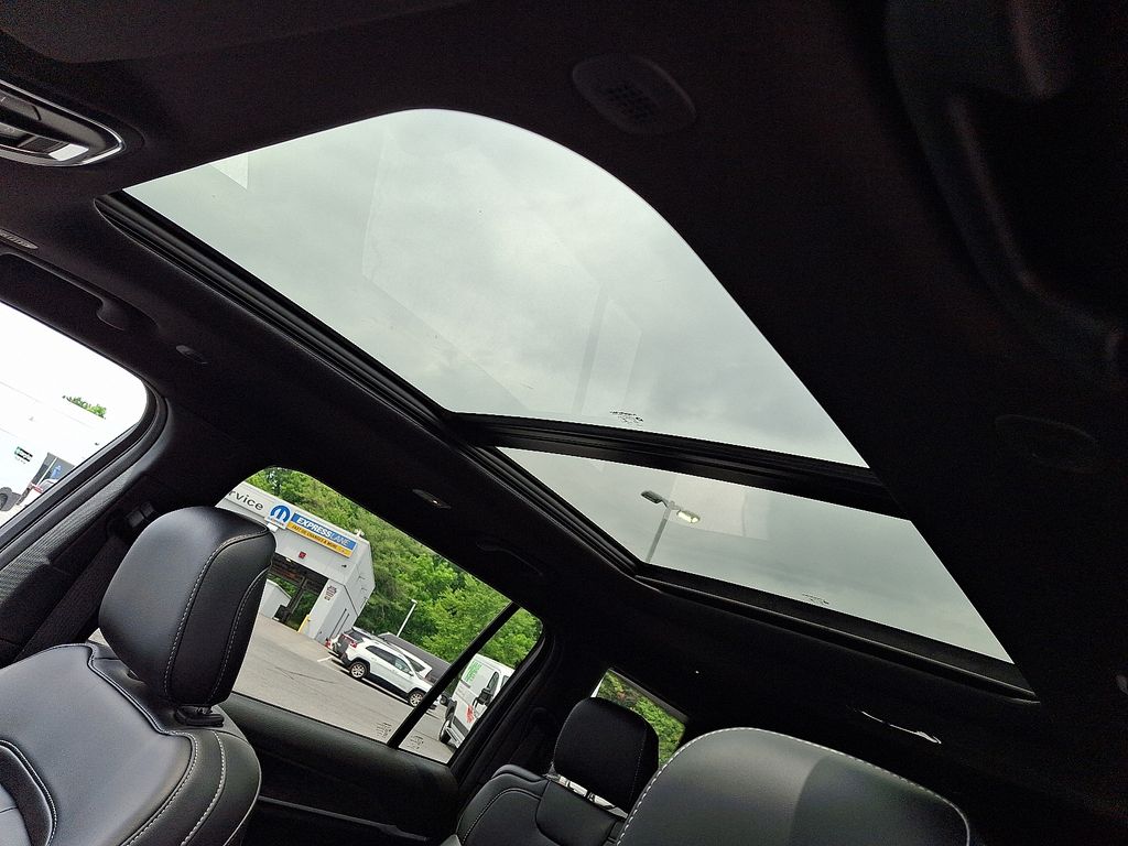 2026 Jeep Grand Cherokee L — photo 11