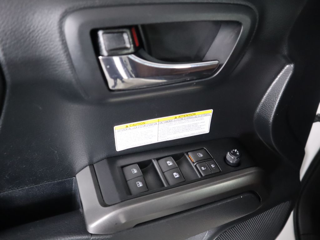 Thumbnail: 2019 Toyota Tacoma - 24