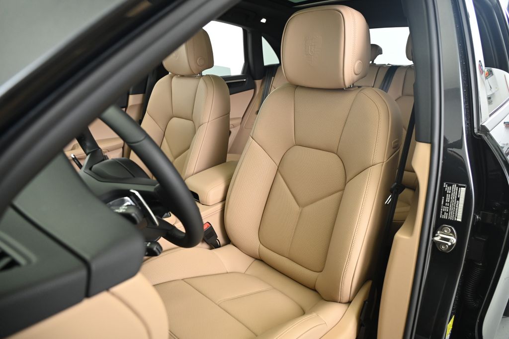 Thumbnail: 2025 Porsche Macan - 5