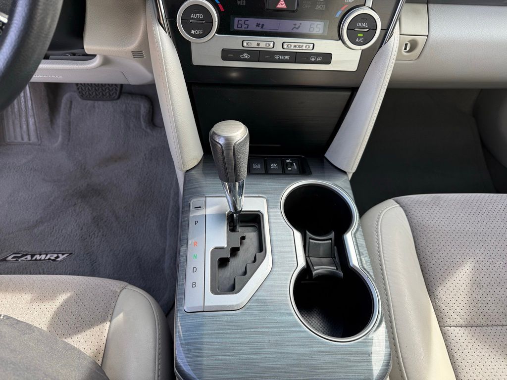 Thumbnail: 2012 Toyota Camry - 19