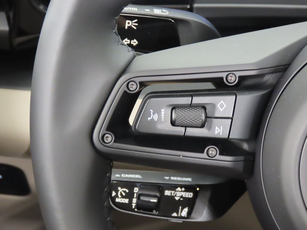 Thumbnail: 2025 Porsche Macan - 20