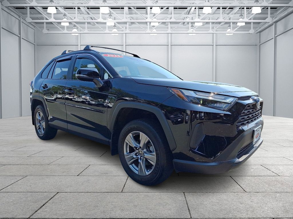 2023 Toyota RAV4 XLE 3