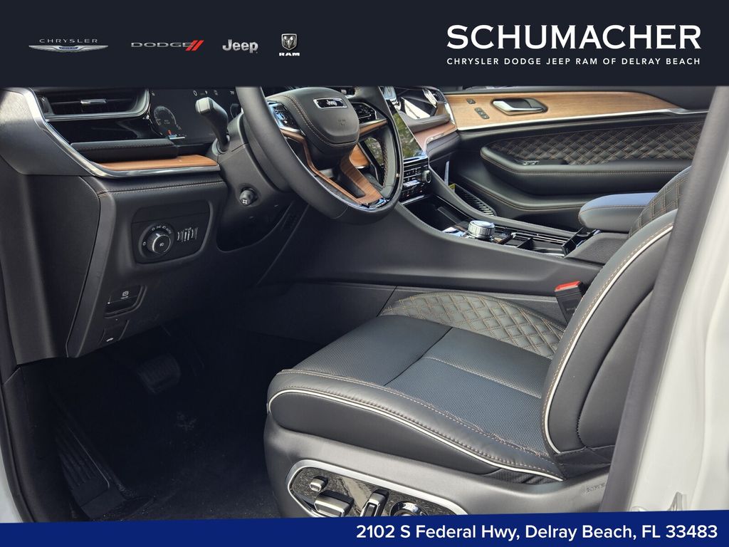 new 2025 Jeep Grand Cherokee car, priced at $65,075