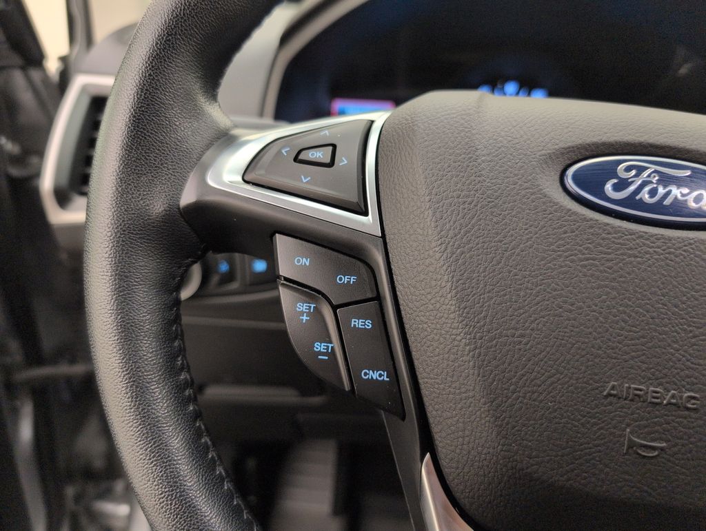 2023 Silver Metallic Ford Edge SEL AWD SUV