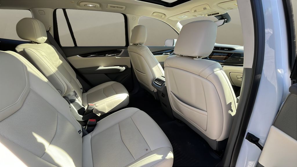 used 2022 Cadillac XT6 car, priced at $31,350