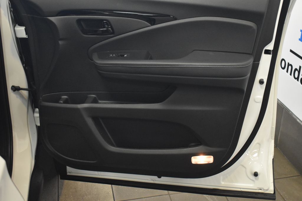 2023 Honda Passport Elite 32