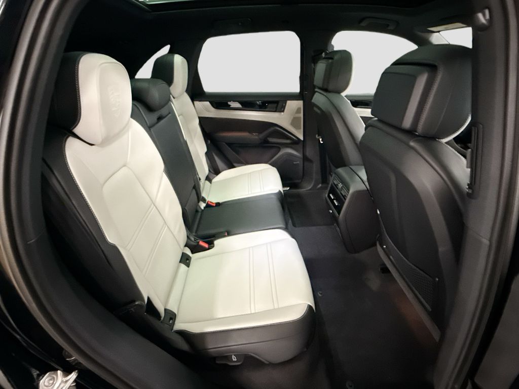 Thumbnail: 2026 Porsche Cayenne - 22