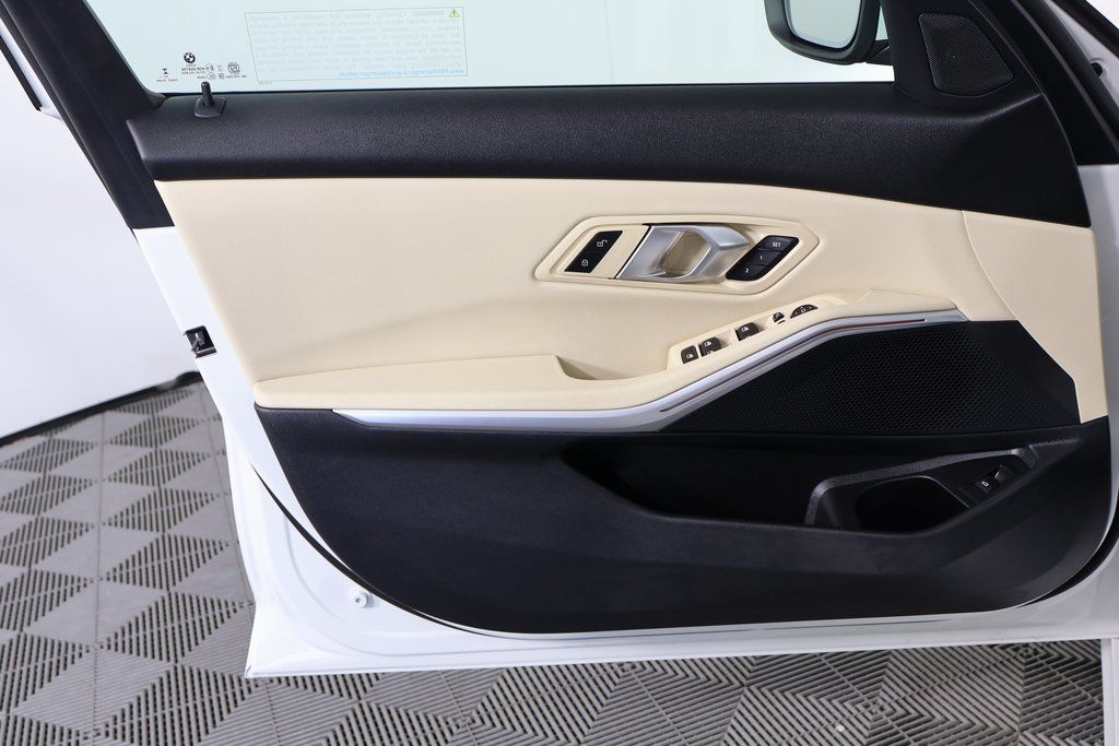 Thumbnail: 2025 BMW 3 Series - 12