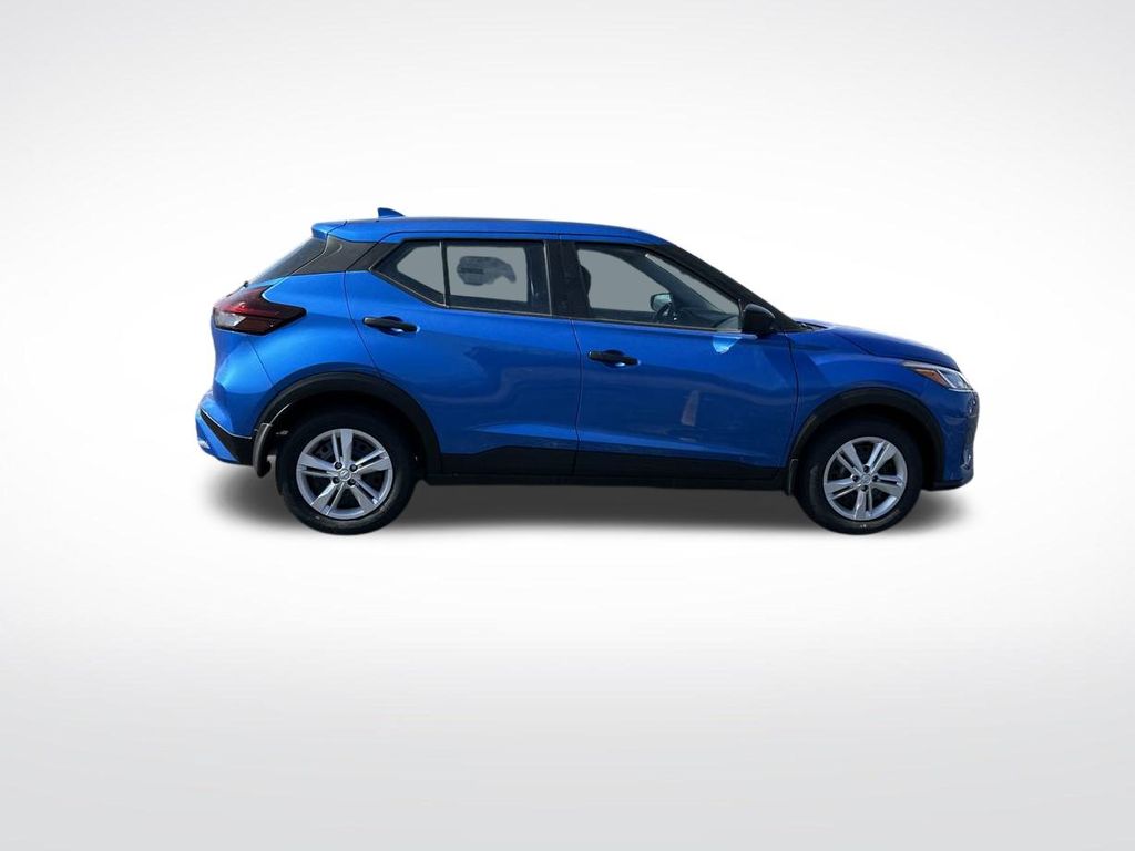 2025 Nissan Kicks S photo