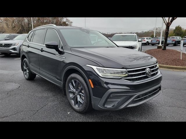 Deep Black 2022 Volkswagen Tiguan SE 4Motion SUV / Crossover All-Wheel Drive 8-Speed Automatic