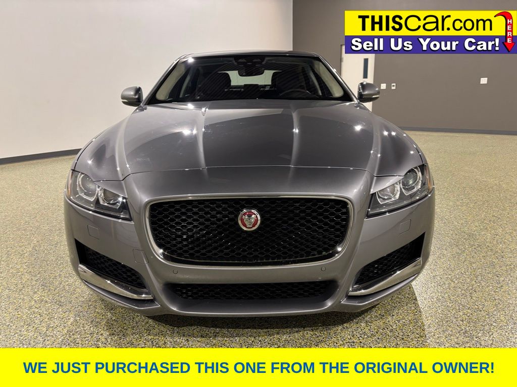 2020 Jaguar XF 25t Prestige photo 2