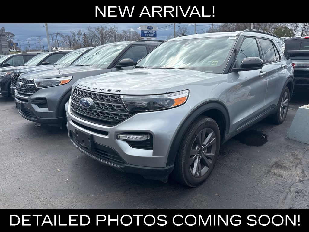 Iconic Silver Metallic 2023 Ford Explorer XLT AWD SUV / Crossover All-Wheel Drive Automatic