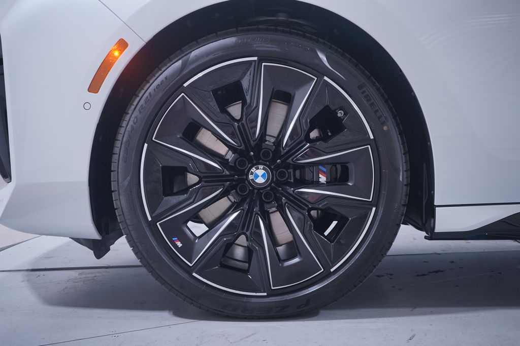 2025 BMW 7 Series 740i 2