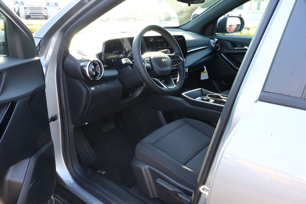 Thumbnail: 2026 Chevrolet Equinox - 13