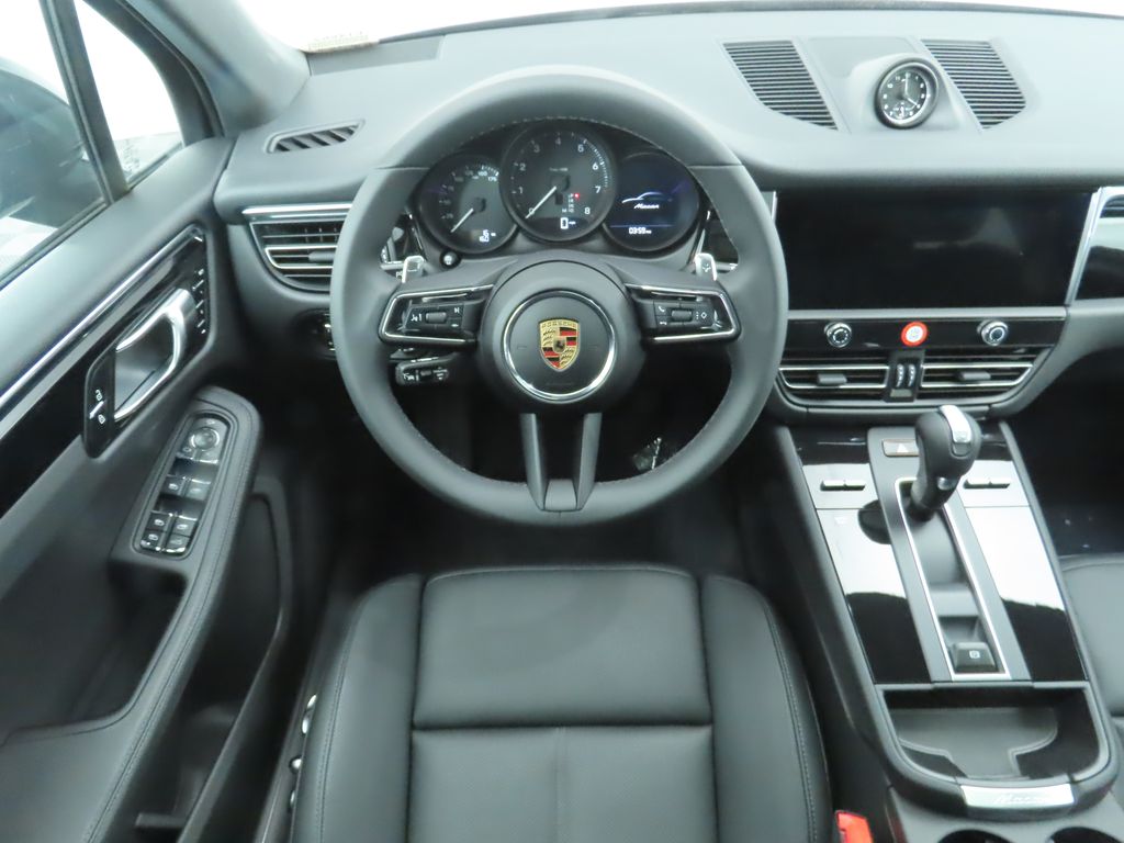 Thumbnail: 2025 Porsche Macan - 13