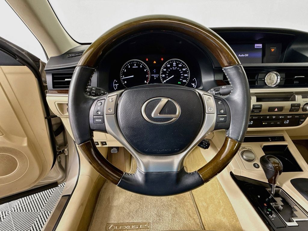 Thumbnail: 2014 Lexus ES - 11