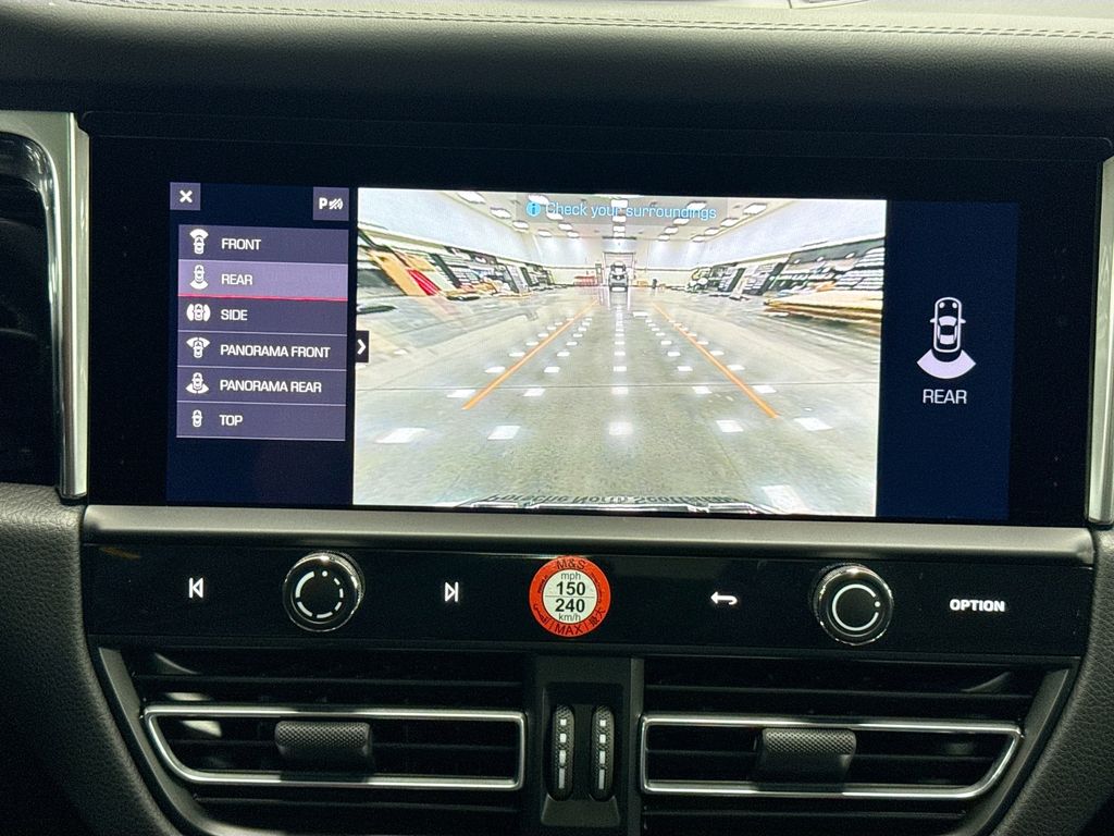 Thumbnail: 2025 Porsche Macan - 17