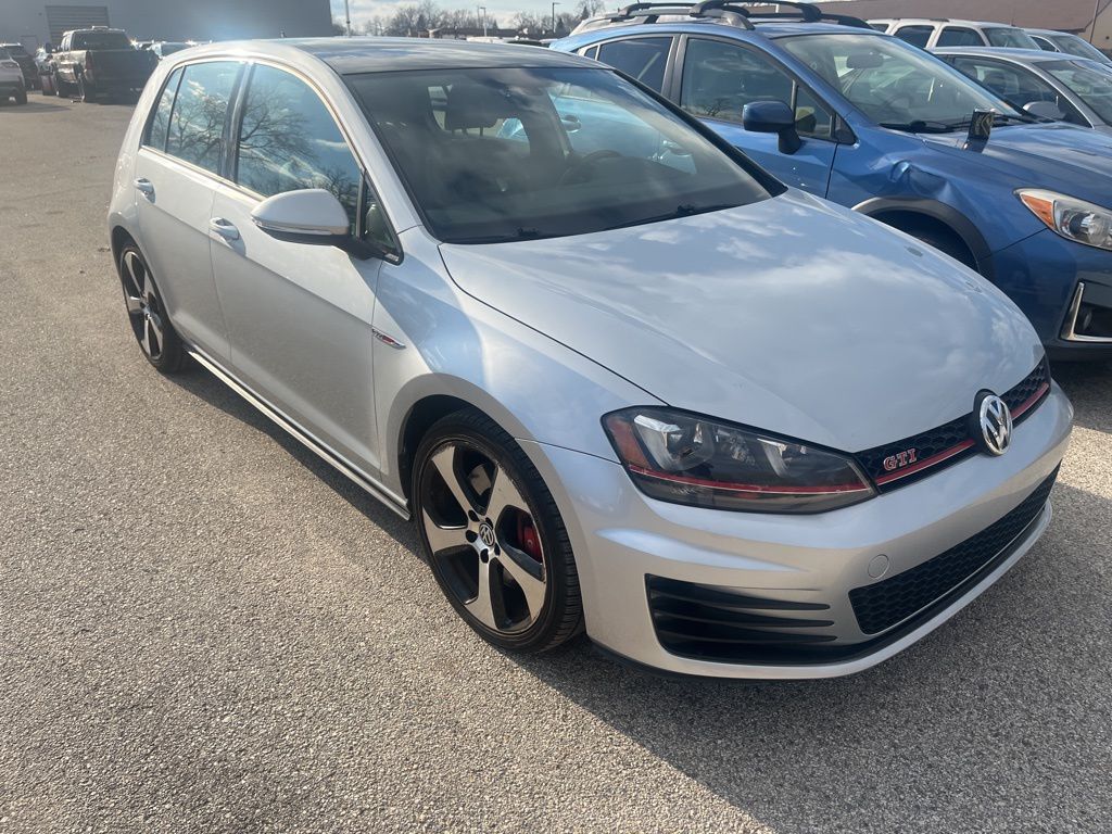 2017 Volkswagen Golf GTI 2.0T SE 4-Door FWD