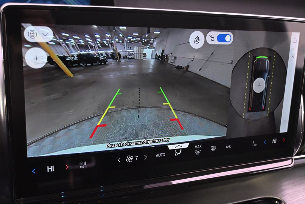 Used 2025 White Ford Platinum image 31