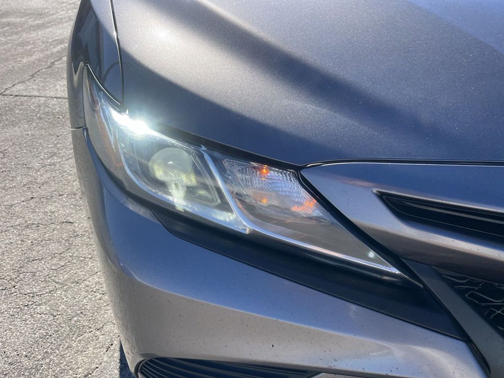 2019 Toyota Camry SE 9