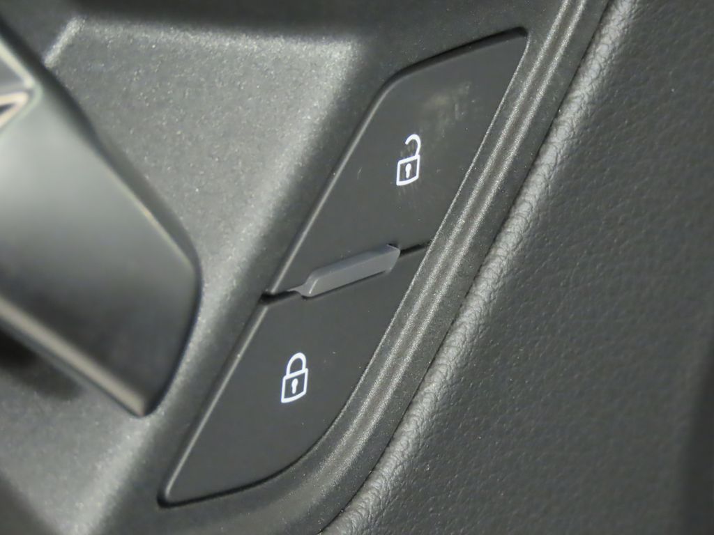 Thumbnail: 2025 Audi Q3 - 31