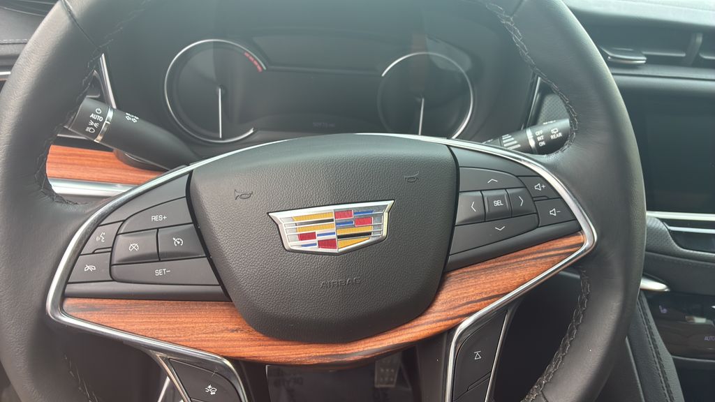 used 2023 Cadillac XT5 car, priced at $31,000