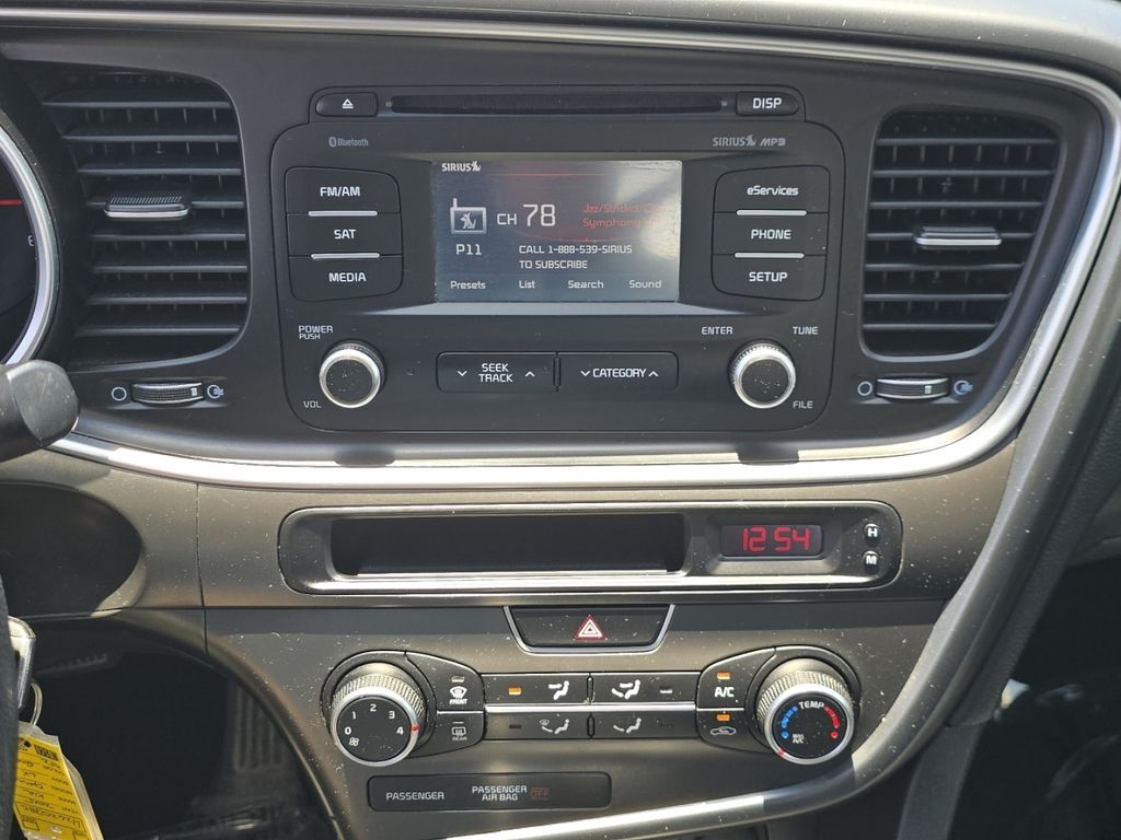Used 2015 Silver Kia LX image 25