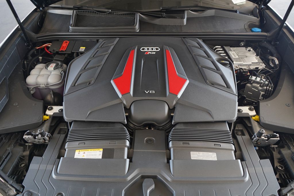Thumbnail: 2026 Audi RS Q8 - 14