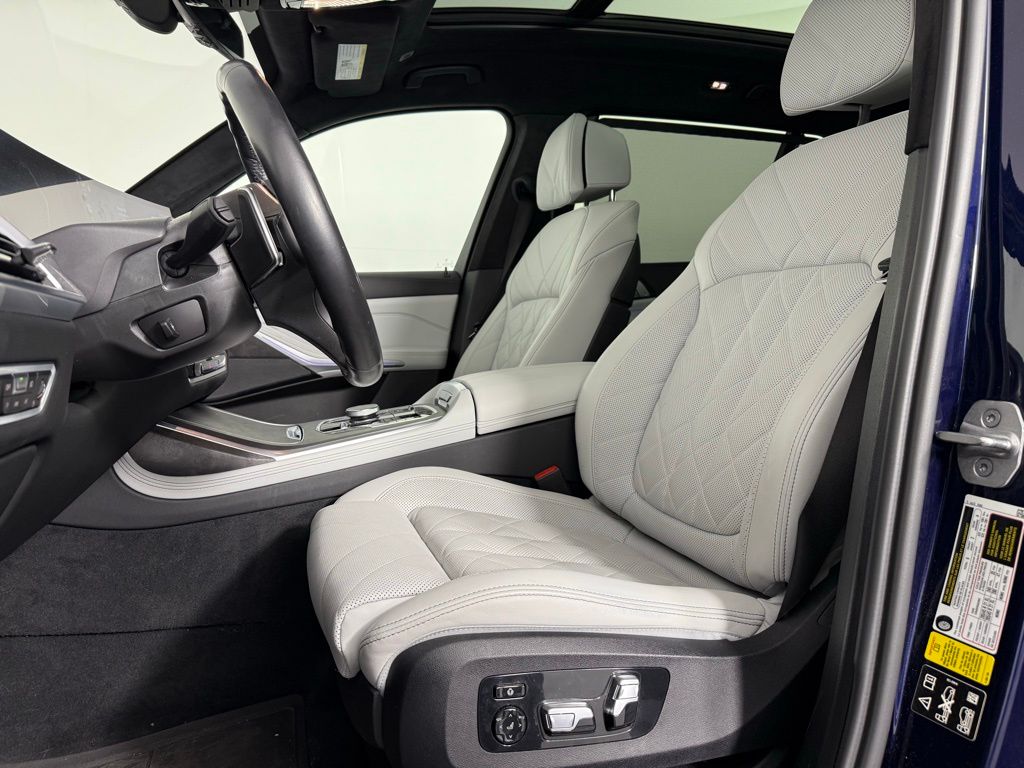 Thumbnail: 2023 BMW X7 - 11