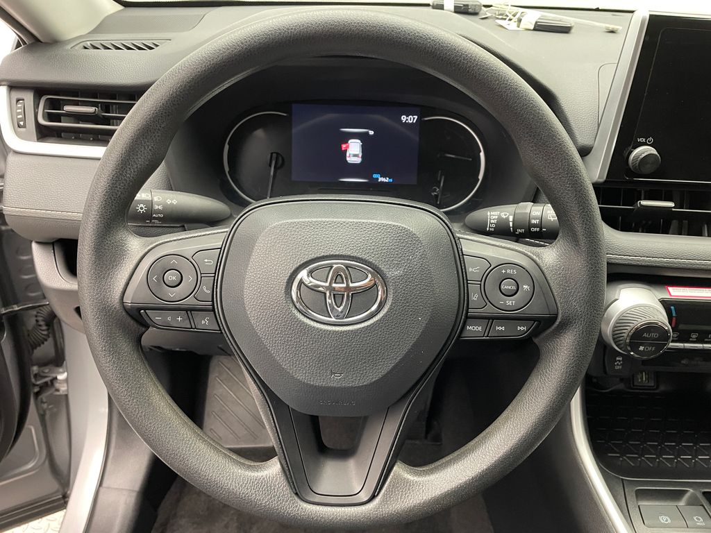 2024 Toyota RAV4 XLE 21