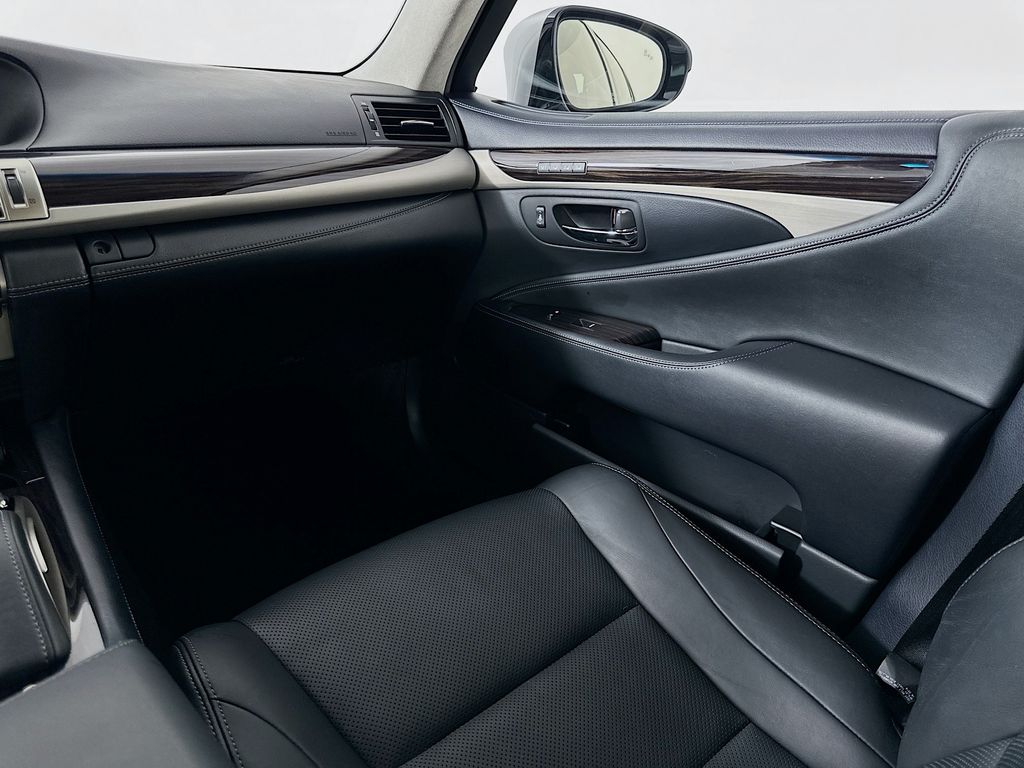 Thumbnail: 2016 Lexus LS - 22