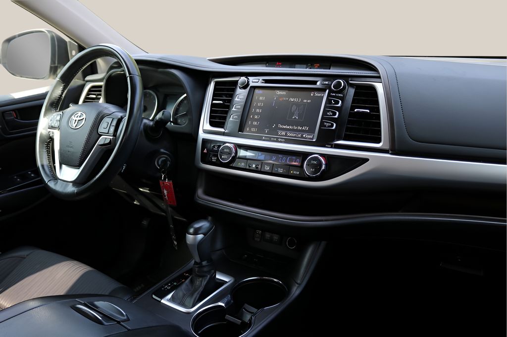 Used Car 2018 Toyota Highlander  Le For Sale Under $25,000 In Austin, Texas