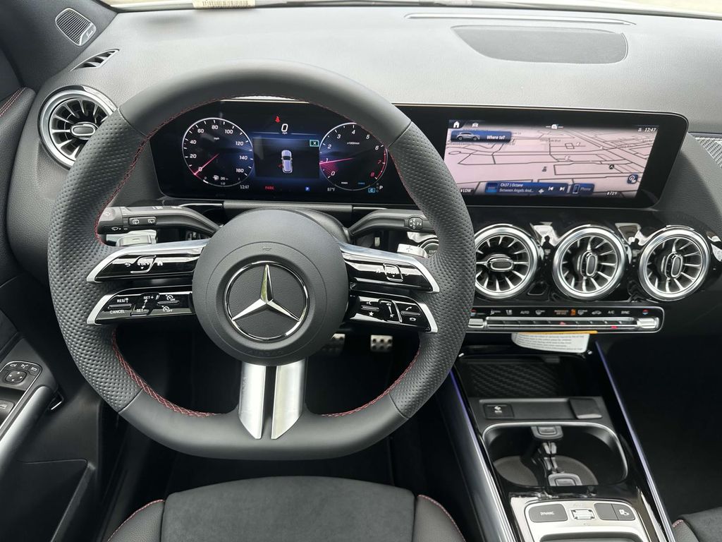 2025 Mercedes-Benz GLA 250 4MATIC 8