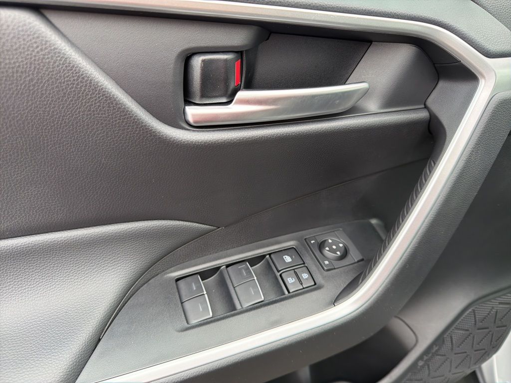 Thumbnail: 2025 Toyota RAV4 - 26