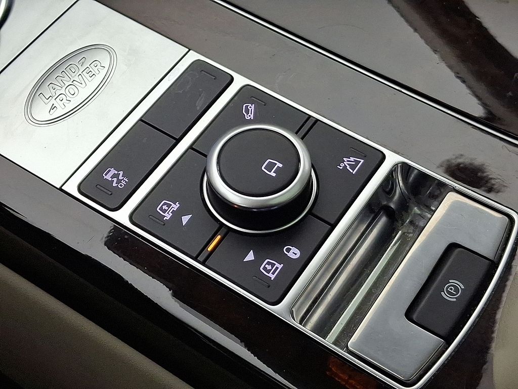 Thumbnail: 2018 Land Rover Range Rover - 28