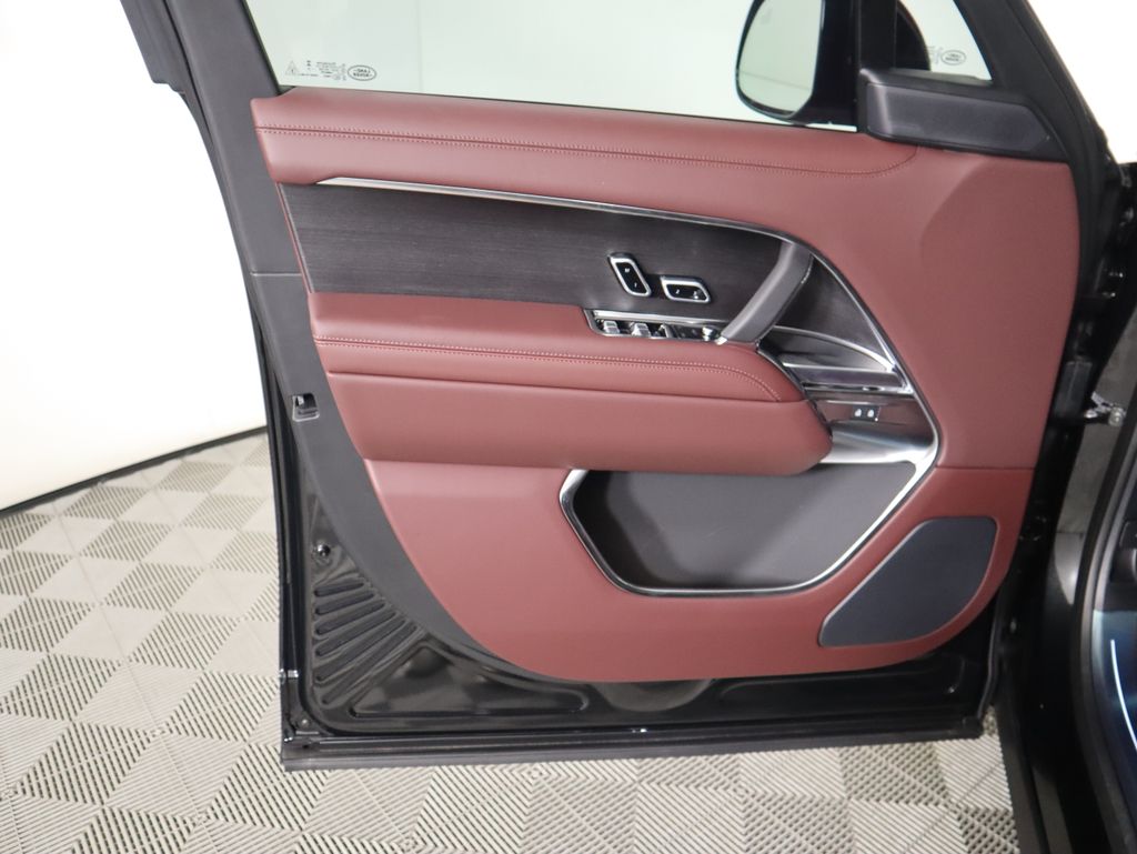 Thumbnail: 2025 Land Rover Range Rover - 26