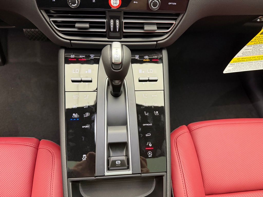 Thumbnail: 2026 Porsche Macan - 16