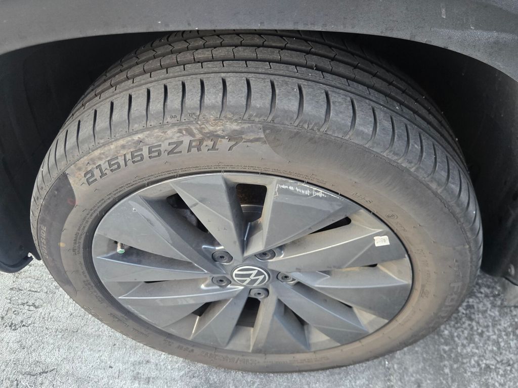 2024 Volkswagen Taos - $17,977