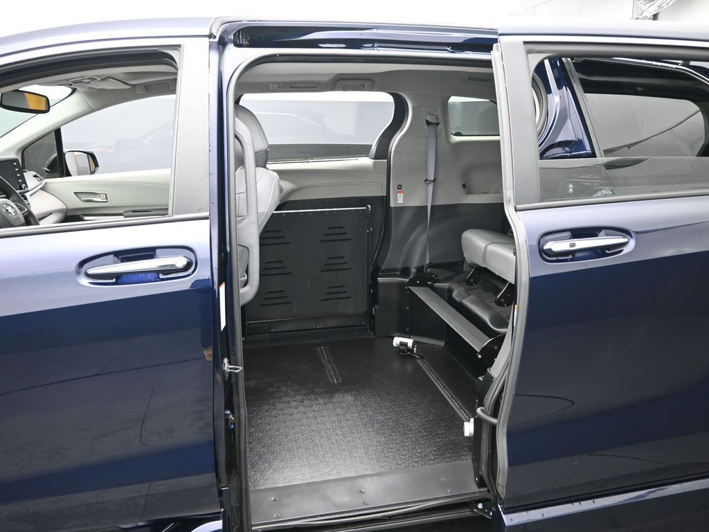 2024 Toyota Sienna XLE