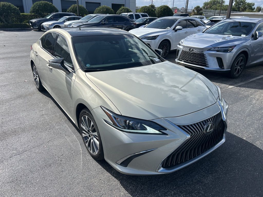 Thumbnail: 2019 Lexus ES - 12